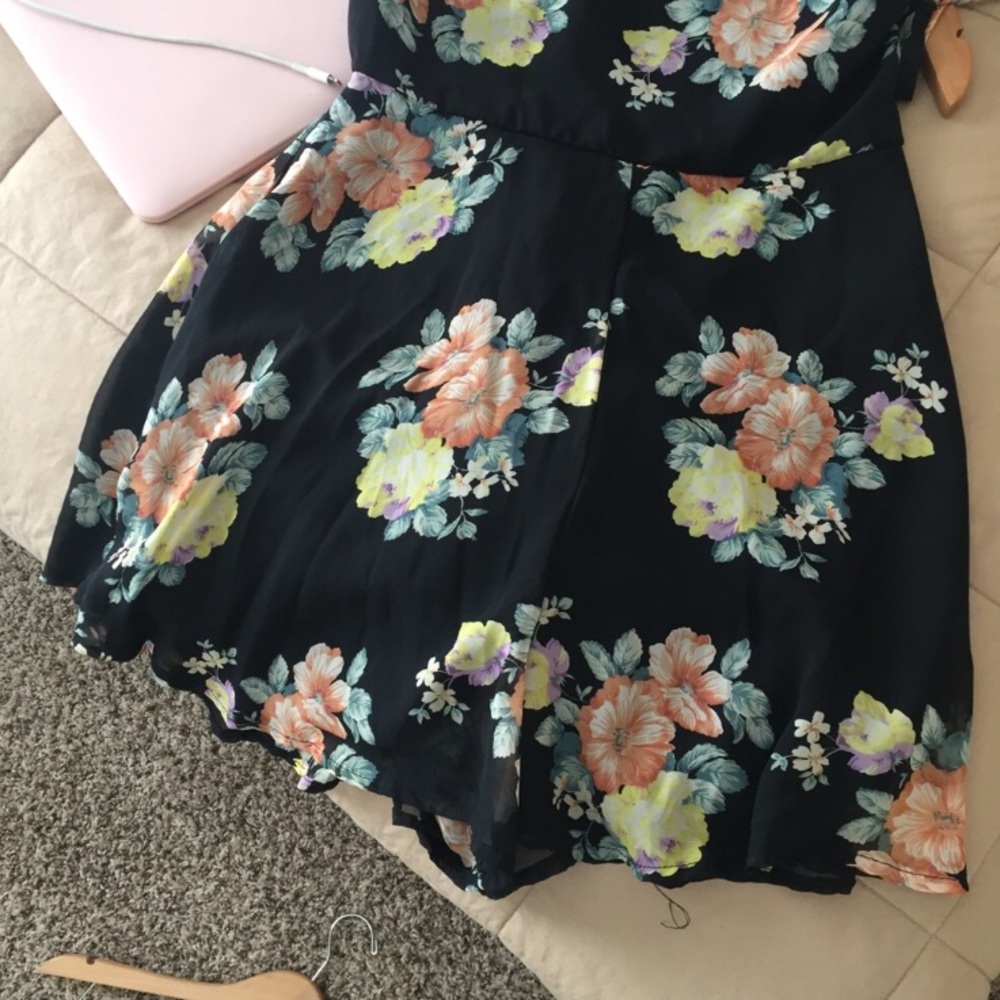 Lush Romper - Picture 7 of 7